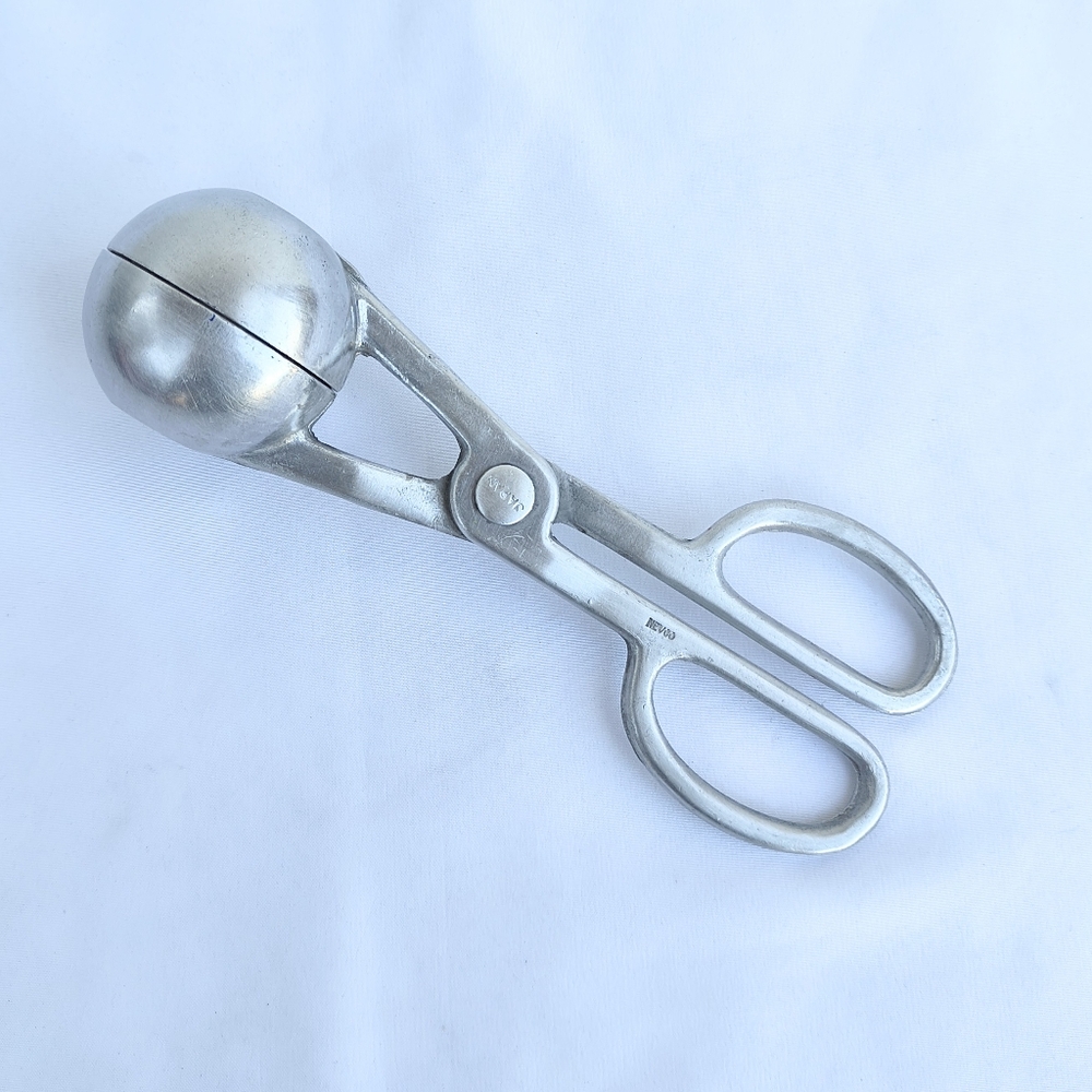 VINTAGE | Nevco Japanese Cast Aluminum Scissor Meat Baller Meatball Maker